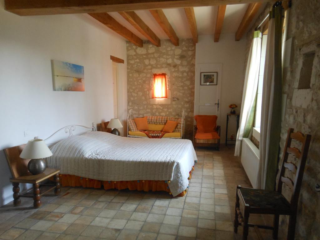 Manoir De La Rousselliere Aparthotel Loches Kamer foto