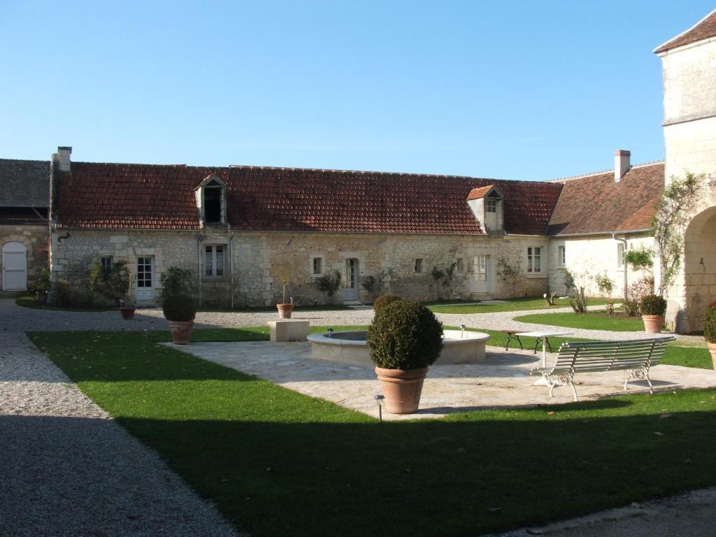 Manoir De La Rousselliere Aparthotel Loches Kamer foto